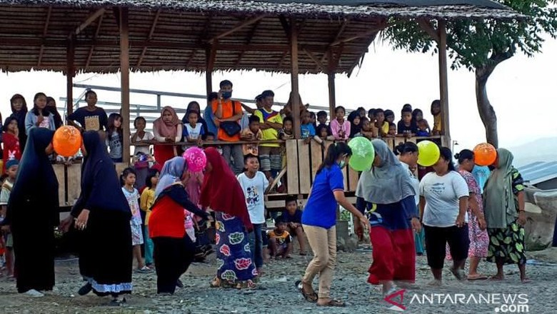 Euforia 17 Agustusan di Kamp Pengungsian Korban Gempa Palu Euforia 17 Agustusan di Kamp Pengungsian Korban Gempa Palu