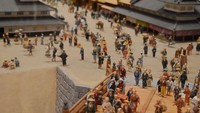 Ingin melihat suasana kehidupan masyarakat Jepang di Edo-Tokyo? Pembaca bisa melihatnya dalam versi ukuran Ant-Man alias miniatur.