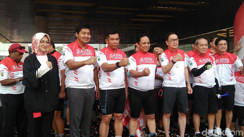 Rayakan HUT RI, Kapolda dan Pangdam Jaya Buka Sepeda Santai di Tangsel Rayakan HUT RI, Kapolda dan Pangdam Jaya Buka Sepeda Santai di Tangsel