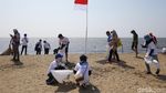 Aksi Bersih-bersih Pantai Ancol Dalam Rangka HUT RI