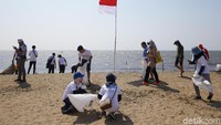 Usai dilakukan pembersihan, pantai terlihat bebas dari sampah.