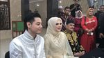 Senyum Bahagia Cut Meyriska dan Roger Danuarta Pamer Cincin