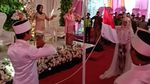 Nasionalis Banget! Pasangan Ini Upacara Bendera Lalu Menikah