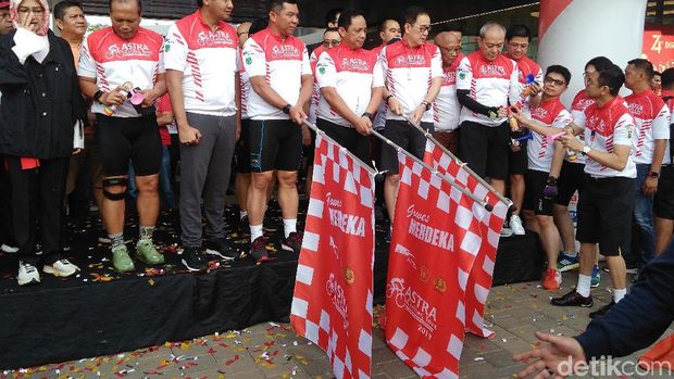 Rayakan HUT RI, Kapolda dan Pangdam Jaya Buka Sepeda Santai di Tangsel