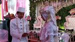 Nasionalis Banget! Pasangan Ini Upacara Bendera Lalu Menikah