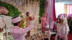 Nasionalis Banget! Pasangan Ini Upacara Bendera Lalu Menikah
