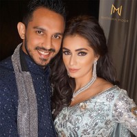 Setelah Samba Night, acara pernikahan Amrit dan Sanjana dilanjutkan keesokan harinya, Kamis (15/8/2019) dengan upacara pernikahan yang digelar sesuai tradisi India. Tampak Sanjana tampil dengan kain Sari dengan aksen gemerlap.  Foto: dok. Instagram @natasha.moor