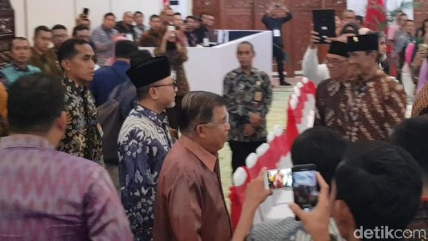 Wapres JK Hadiri Peringatan Hari Konstitusi di MPR RI