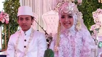 Adalah Tyas Atikah (24) warga RT 01/ RW 01, Desa Kambangsari, Kecamatan Alian, Kebumen dan Akhmad Muiz Maulana (22) warga RT 06/ RW 03, Desa Wonokromo, Kecamatan Alian, Kebumen yang telah melangsungkan pernikahan pada tanggal 17 Agustus 2019 kemarin atau tepat bersamaan dengan peringatan HUT RI ke 74.