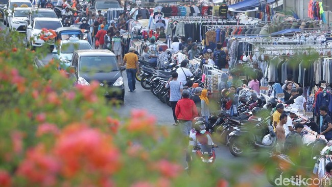 Fakta-fakta Derasnya Baju Impor Bekas Mengalir ke RI