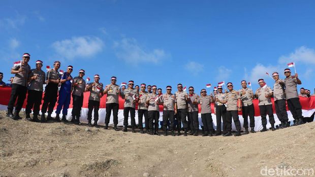 Saat Merah Putih Berkibar di Bukit Merese Lombok