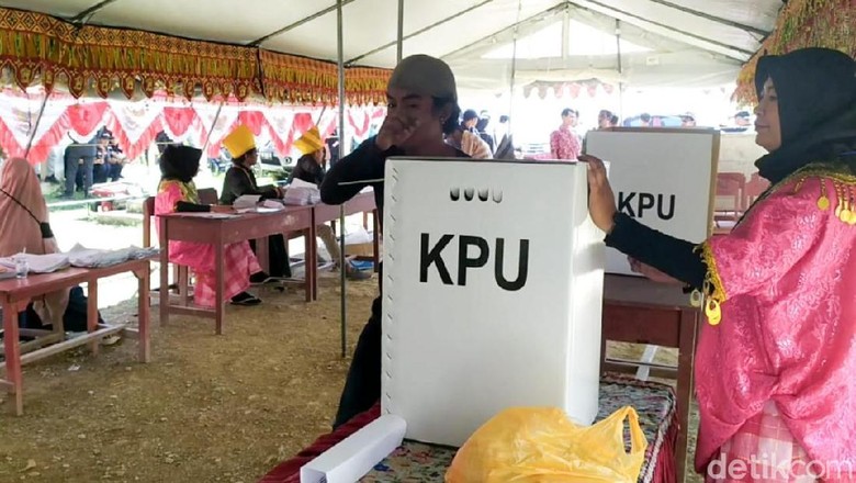 Coblos Ulang di Desa Bolobia Sigi Berjalan Lancar Coblos Ulang di Desa Bolobia Sigi Berjalan Lancar