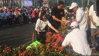 Anies meminta masyarakat Jakarta ikut merawat dan menjaga tanaman Bugenvil tersebut. Sebab, tanaman ini bukan hanya milik pemerintah namun milik semua warga Jakarta. (Foto: Ibnu/detikcom)