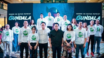 Momen Erick Thohir Berpose dengan Pemeran Superhero Indonesia