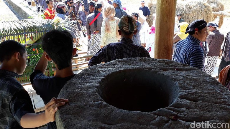Melihat Uniknya Upacara Pernikahan Lumpang dan Alu di Bantul Melihat Uniknya Upacara Pernikahan Lumpang dan Alu di Bantul