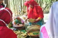 Belanja di pasar ini bisa pakai uang bambu (Akrom Hazami/detikcom)