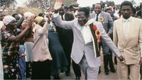 Masa jabatan Mugabe juga cukup lama yakni 30 tahun.