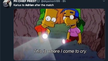 Meme ini pun menyebut Karius bisa jadi teman berbagi cerita Adrian dalam berkisah soal blunder. (Foto: Twitter)