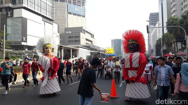 Kontroversi Ondel  ondel  Ngamen di Jalanan yang Keluar 