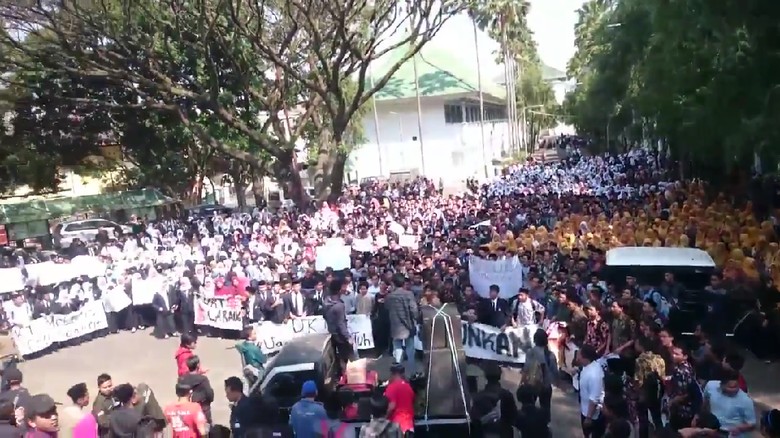 Lucu, Viral Mahasiswa Nyanyi Indonesia Raya Keliru Indonesia Pusaka Lucu, Viral Mahasiswa Nyanyi Indonesia Raya Keliru Indonesia Pusaka