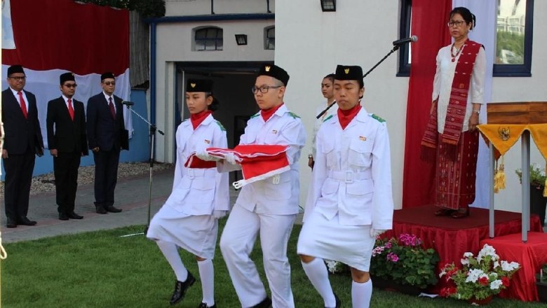 Meriahnya HUT ke-74 RI di Slowakia: Santap Nasi Tumpeng hingga Lomba Bowling