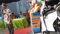 Untuk menarik para pemilih panitia juga menyediakan door prize menarik.