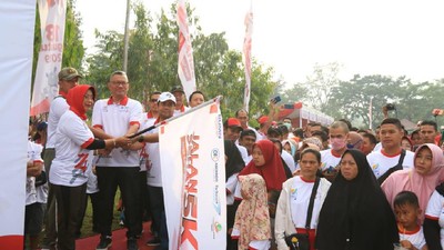 Serunya Jalan Sehat di Mempawai Kalbar