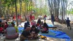 Foto: Pasar di Grobogan Ini Cuma Terima Uang Bambu