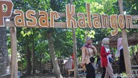 Inilah Pasar Kalangon yang unik di Grobogan, Jawa Tengah. Pasar ini tidak menerima uang rupiah, melainkan hanya menerima uang bambu (Akrom Hazami/detikcom) 