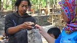 Foto: Pasar di Grobogan Ini Cuma Terima Uang Bambu