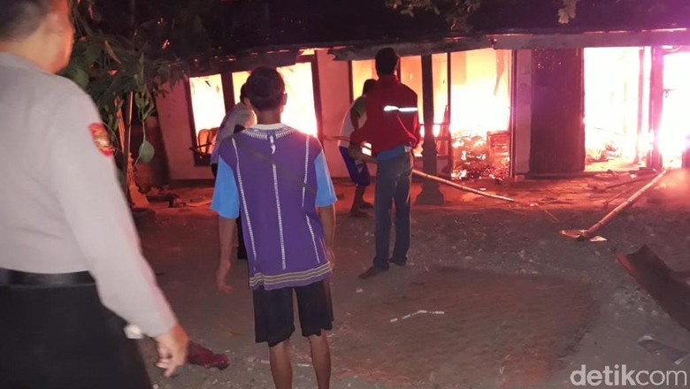 5 Jam Terbakar, Rumah Wakito di Wonogiri Ludes 5 Jam Terbakar, Rumah Wakito di Wonogiri Ludes