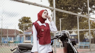 8 Ide Busana Merah Putih dari Hijabers, Aghnia Punjabi Sampai Zaskia Mecca