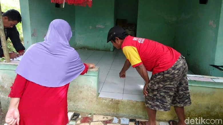Disangka Kucing, Bayi Menangis Ditemukan Warga Terbuang di Surau Disangka Kucing, Bayi Menangis Ditemukan Warga Terbuang di Surau