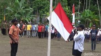 Tepat pada Sabtu, 17 Agustus 2019 pukul 08.00 WIT upacara pengibaran bendera Merah Putih dilaksanakan pertama kalinya di Desa Yongsu Sparai, Jayapura, sejak Indonesia merdeka tahun 1945. (Wilpret-detik)