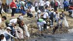 Aksi Bersih-bersih Pantai Ancol Dalam Rangka HUT RI