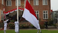 Sebelumnya, momen upacara bendera juga dilakukan dengan khidmat.