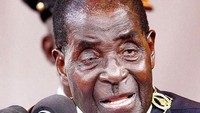 Sebelum menjadi presiden dia juga pernah menjadi Perdana Menteri Zimbabwe sejak 1980 hingga 1987.