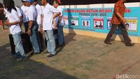 Para kandidat rw juga menyampaikan visi misi dihadapan warga. 