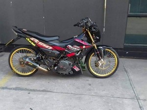 Wadidaw! Suzuki Satria Ini Pakai Mesin 390 cc dan Ban Cacing