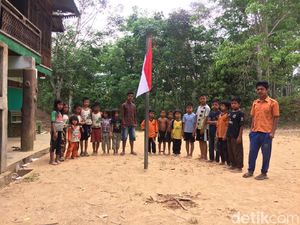 Saat Anak Rimba Rayakan HUT RI Ke-74 di Jambi
