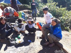 Rombongan Pendaki Batal Bentangkan Bendera di Puncak Kerinci
