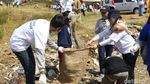 Aksi Bersih-bersih Pantai Ancol Dalam Rangka HUT RI