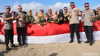 Rute yang dilewati yakni melalui Jalan By pass, Patung Sapi, Bandara Internasional Lombok, Sengkol, Kuta sampai akhirnya sampai di Bukit Merese Kuta Mandalika Lombok Tengah (Faruk Nickyrawi/detikcom)