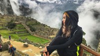 Dia juga pernah berkunjung ke Machupicchu di Peru (adindabakrie/Instagram)  