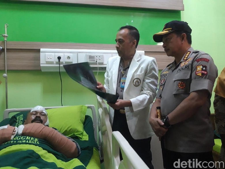 Kapolri Sebut Pelaku Penyerangan Polsek Wonokromo Pendukung JAD Kapolri Sebut Pelaku Penyerangan Polsek Wonokromo Pendukung JAD