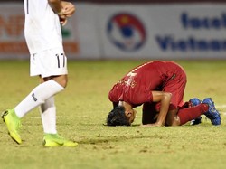 Beckham Putra Nugraha sujud syukur usai mengalahkan Myanmar. Dalam pertandingan ini Beckham menyumbangkan dua gol untuk Indonesia. Dua gol itu dicetak di menit ke-36 dan 45.