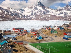 Es di Greenland yang Mau Dibeli Trump Mencair Lebih Cepat