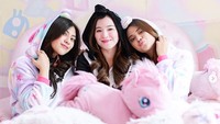 Ia dan Aurel bahkan pernah berkostum unicorn dalam acara ulang tahun. Dok. Instagram/resiahlim