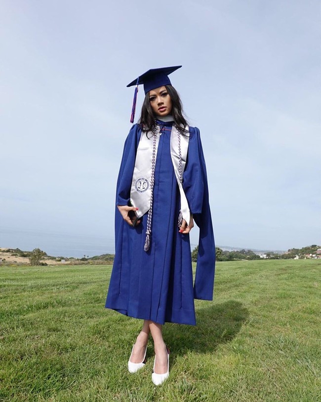 Selama tinggal di Los Angeles, Adinda Bakrie memilih kembali menempuh pendidikan. Pada usia 37 tahun, dia meraih gelar master dari jurusan psikologi Universitas Pepperdine. Foto: Instagram @adindabakrie