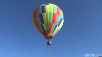 Wahana balon udara ini ada di Desa Ngadisari, Kecamatan Sukapura, Kabupaten Probolinggo. Kamu akan diajak melihat Bromo dari ketinggian (M Rofiq/detikTravel) Wahana balon udara ini ada di Desa Ngadisari, Kecamatan Sukapura, Kabupaten Probolinggo. Kamu akan diajak melihat Bromo dari ketinggian (M Rofiq/detikTravel)